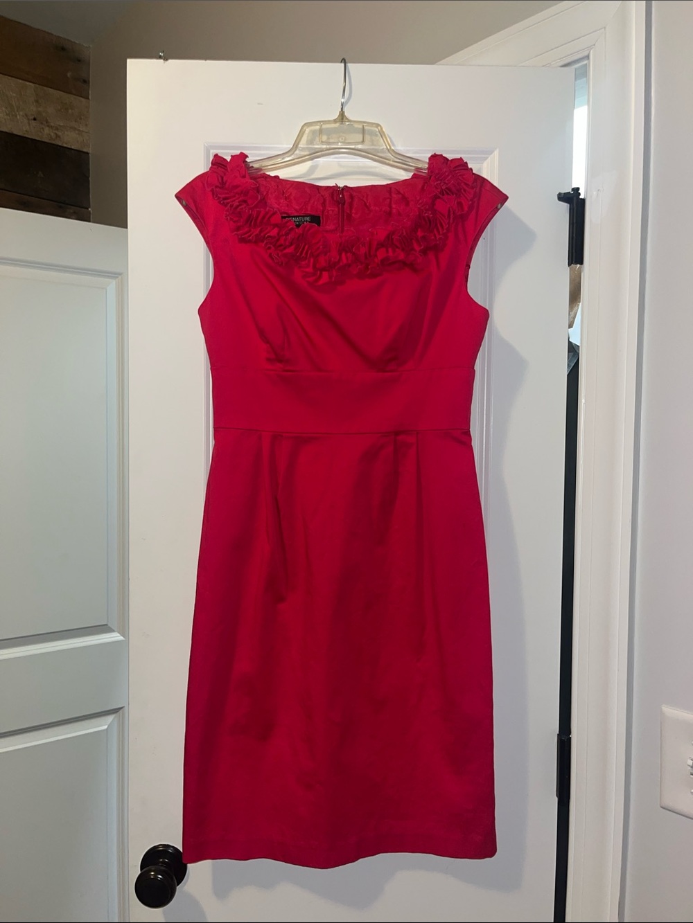 Elegant Red Cap-Sleeve Sheath Dress with Ruffle Neckline